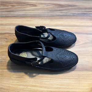 Elegant Black Leather Upper Loafers with Floral Cut-Outs